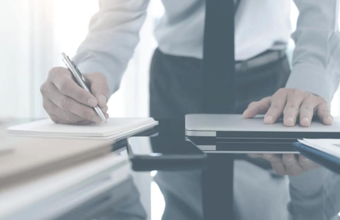 Consultation personnalisée avec un conseiller Jovimexaro dans nos bureaux de Nantes